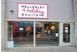 Wellesley-Holiday-Boutique-Home_1255378676362