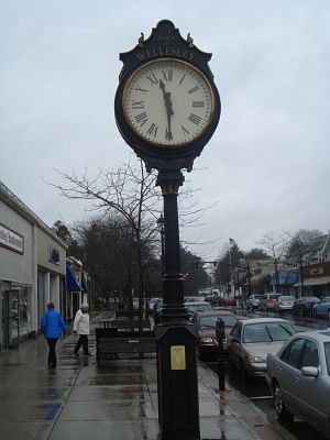 Wellesley Square clock