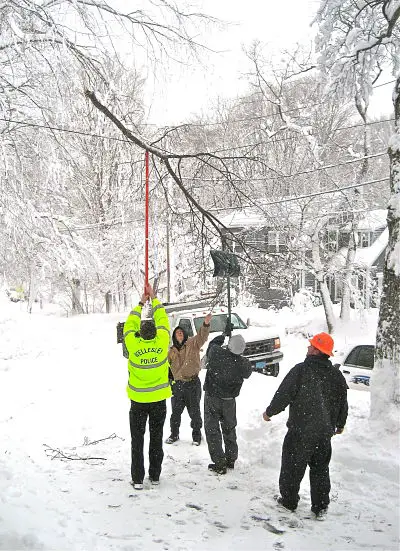 snowstorm workers in Wellesley